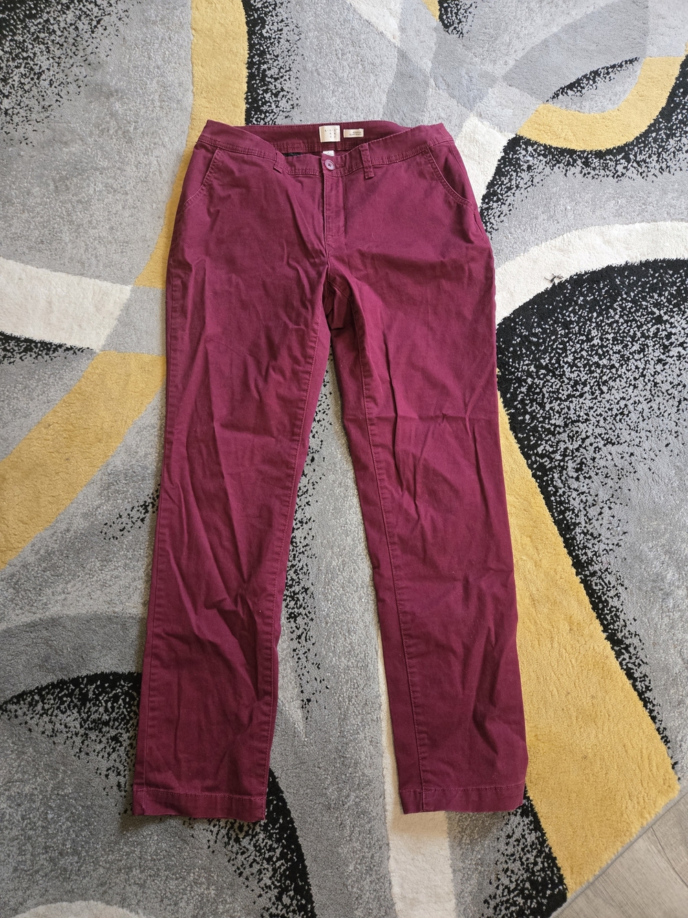 Women’s Straight-Leg Jeans in Burgundy